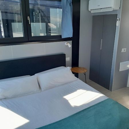 Floating Experience Black Pearl, Lago Maggiore Dormelletto Esterno foto