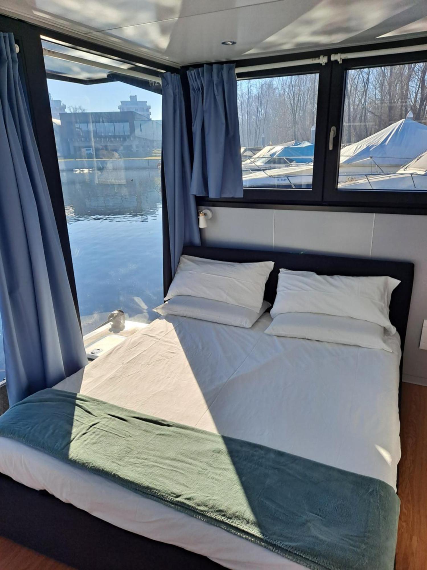 Floating Experience Black Pearl, Lago Maggiore Dormelletto Esterno foto