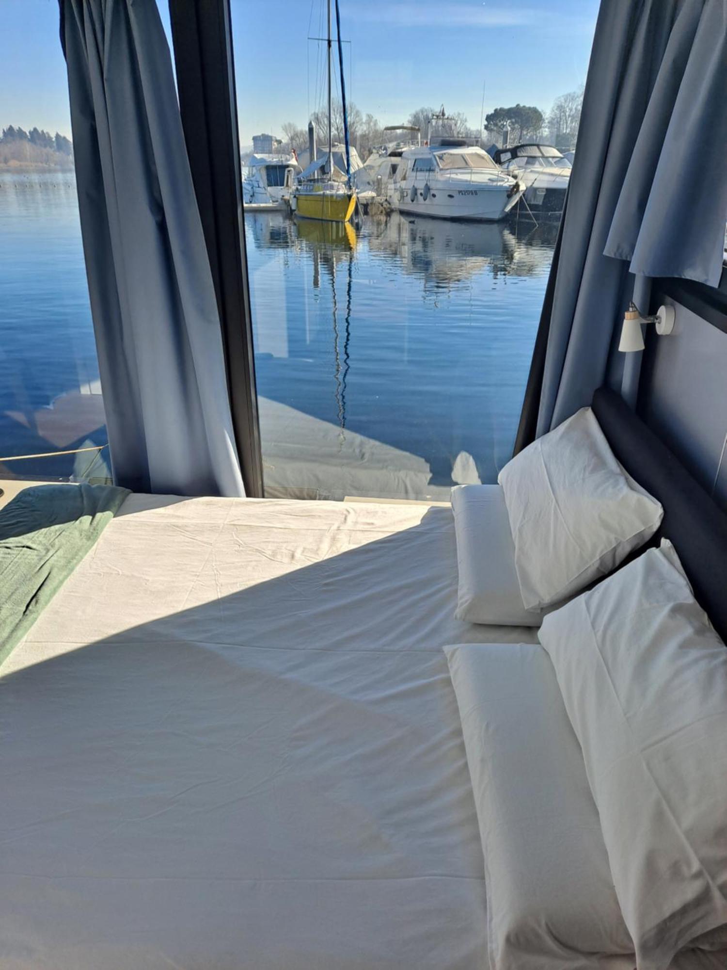 Floating Experience Black Pearl, Lago Maggiore Dormelletto Esterno foto