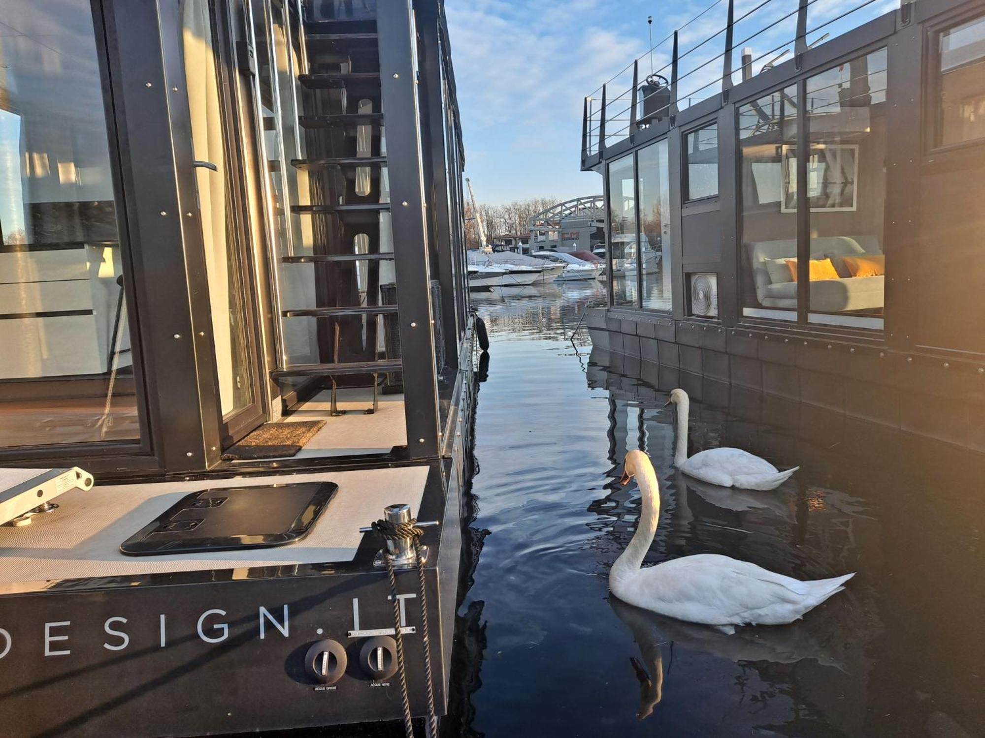 Floating Experience Black Pearl, Lago Maggiore Dormelletto Esterno foto