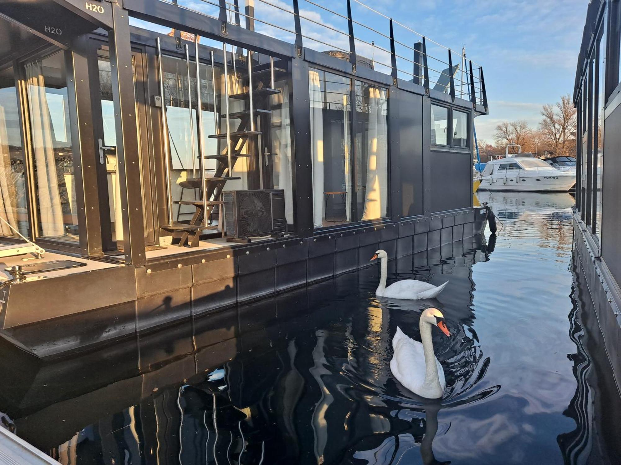 Floating Experience Black Pearl, Lago Maggiore Dormelletto Esterno foto