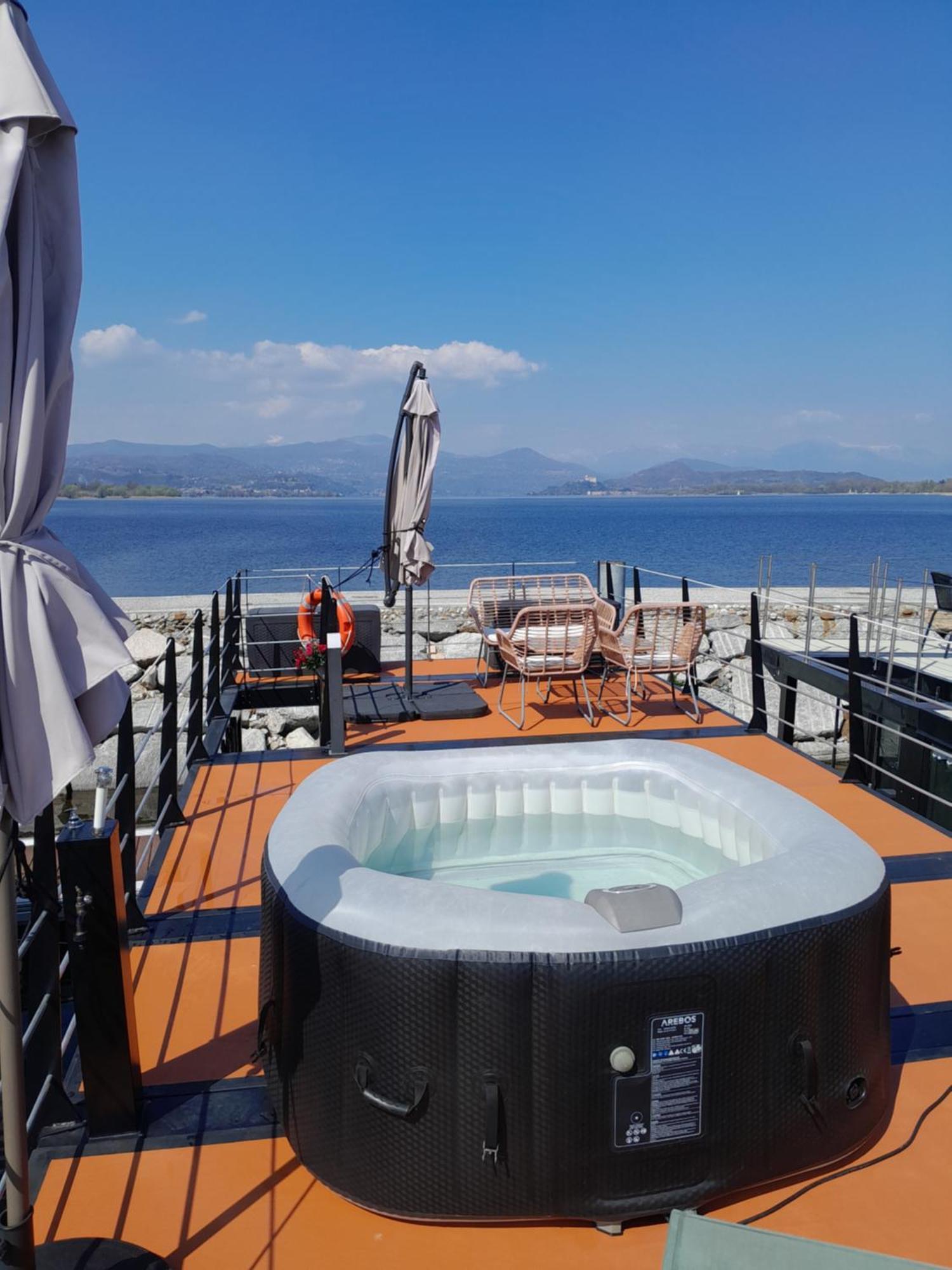 Floating Experience Black Pearl, Lago Maggiore Dormelletto Esterno foto