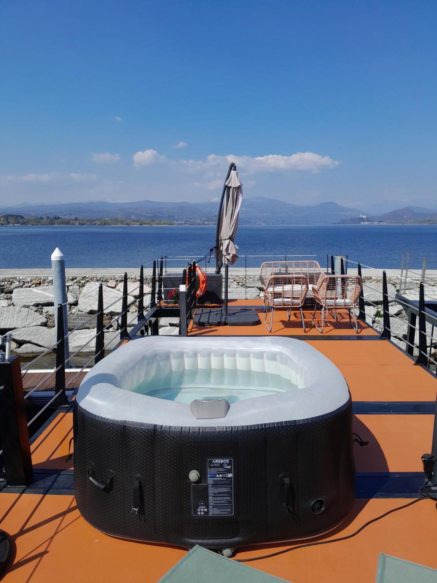 Floating Experience Black Pearl, Lago Maggiore Dormelletto Esterno foto