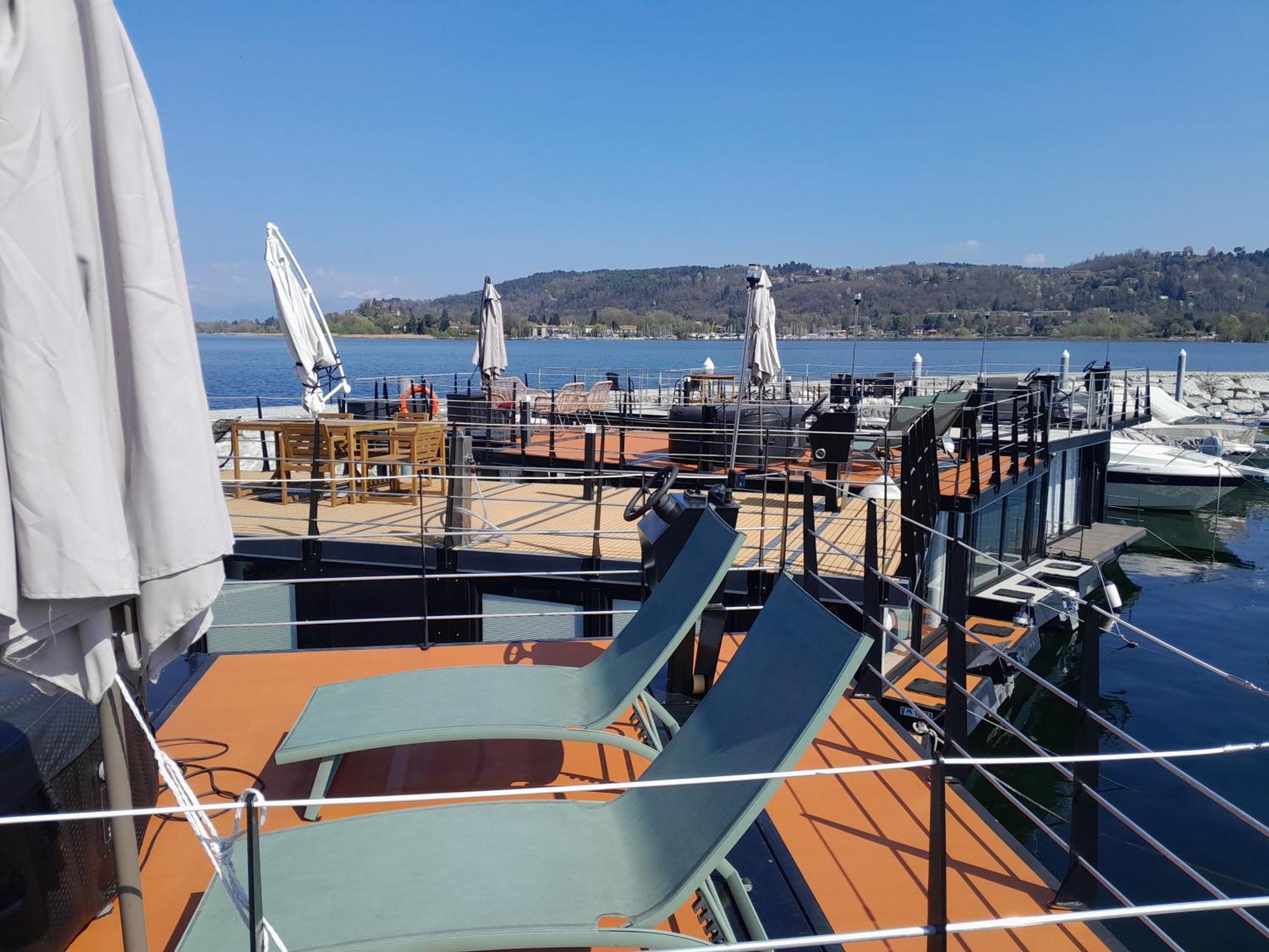 Floating Experience Black Pearl, Lago Maggiore Dormelletto Esterno foto