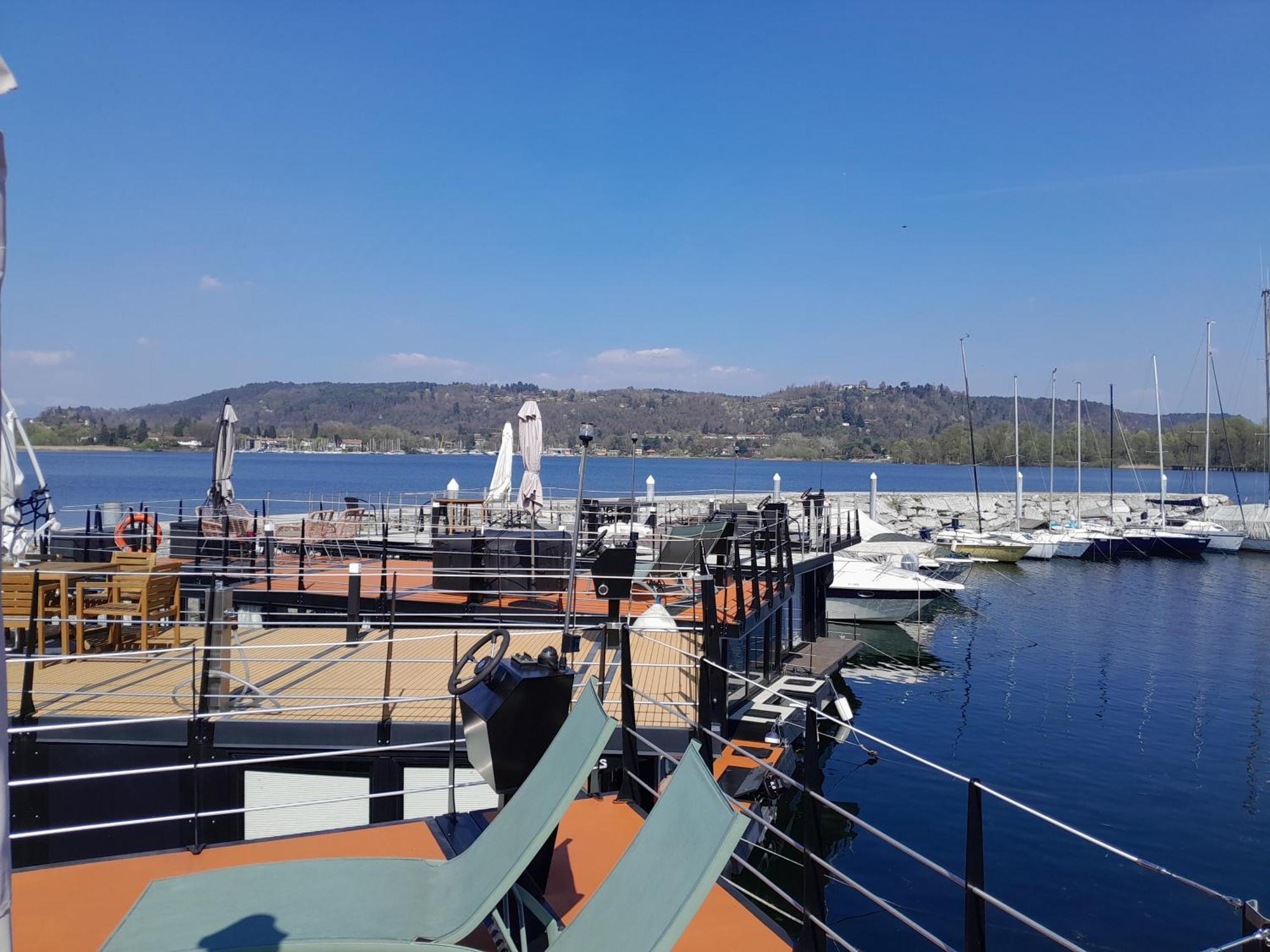 Floating Experience Black Pearl, Lago Maggiore Dormelletto Esterno foto
