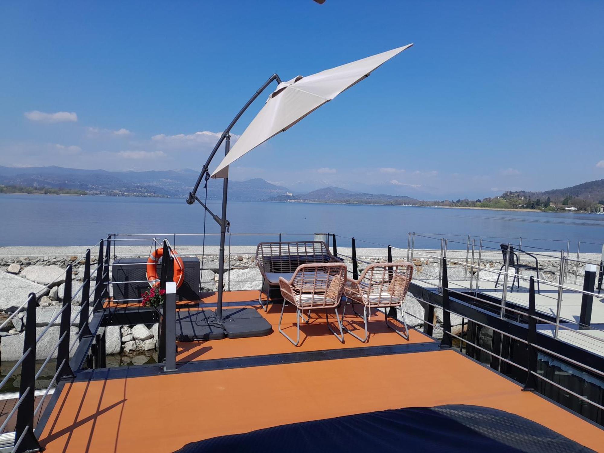Floating Experience Black Pearl, Lago Maggiore Dormelletto Esterno foto