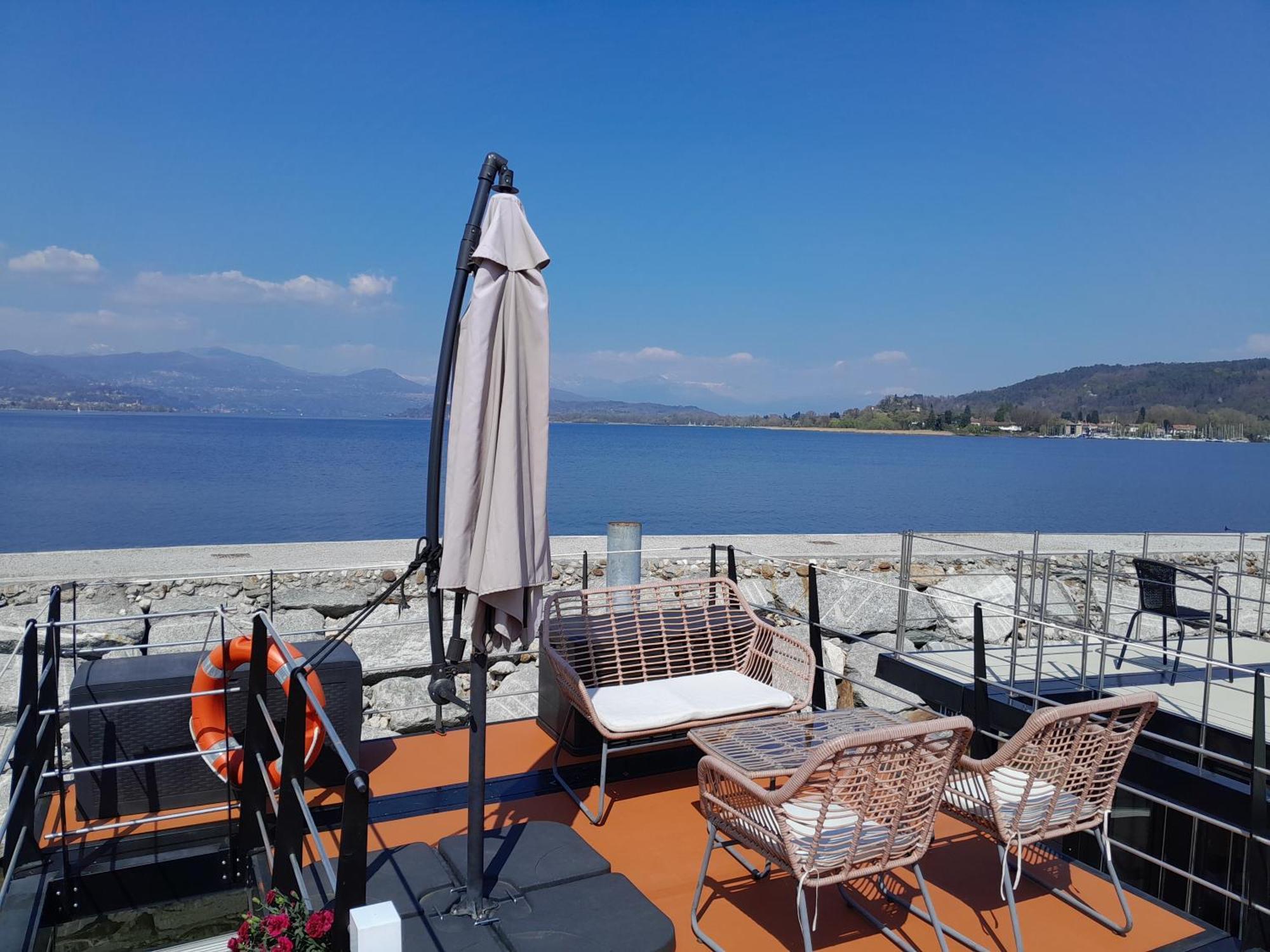 Floating Experience Black Pearl, Lago Maggiore Dormelletto Esterno foto