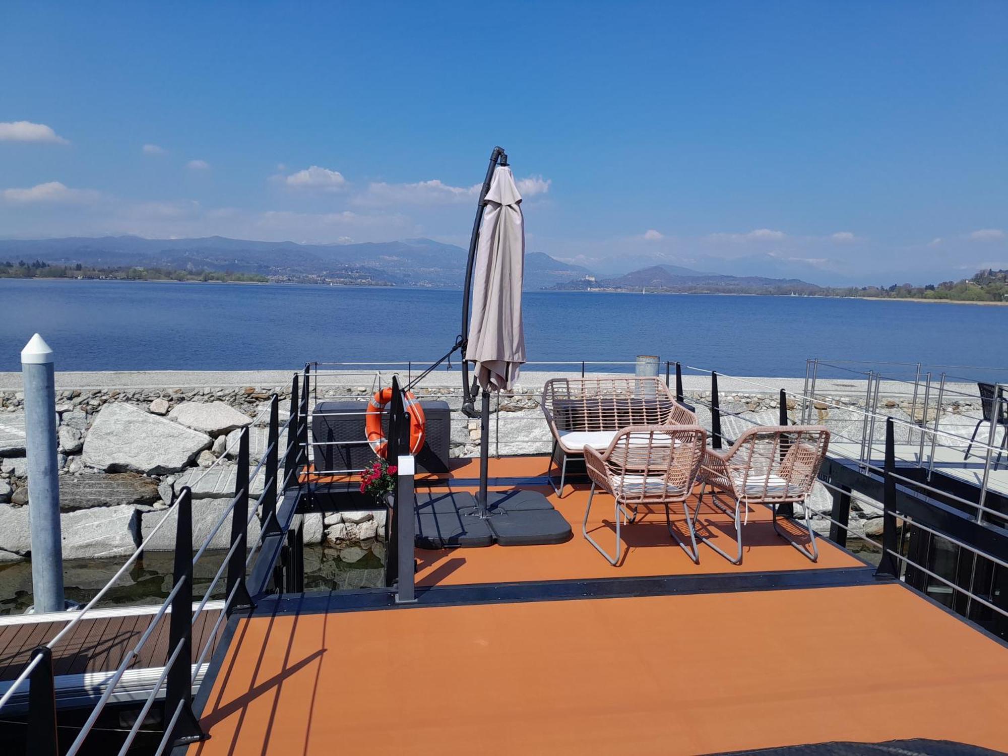 Floating Experience Black Pearl, Lago Maggiore Dormelletto Esterno foto
