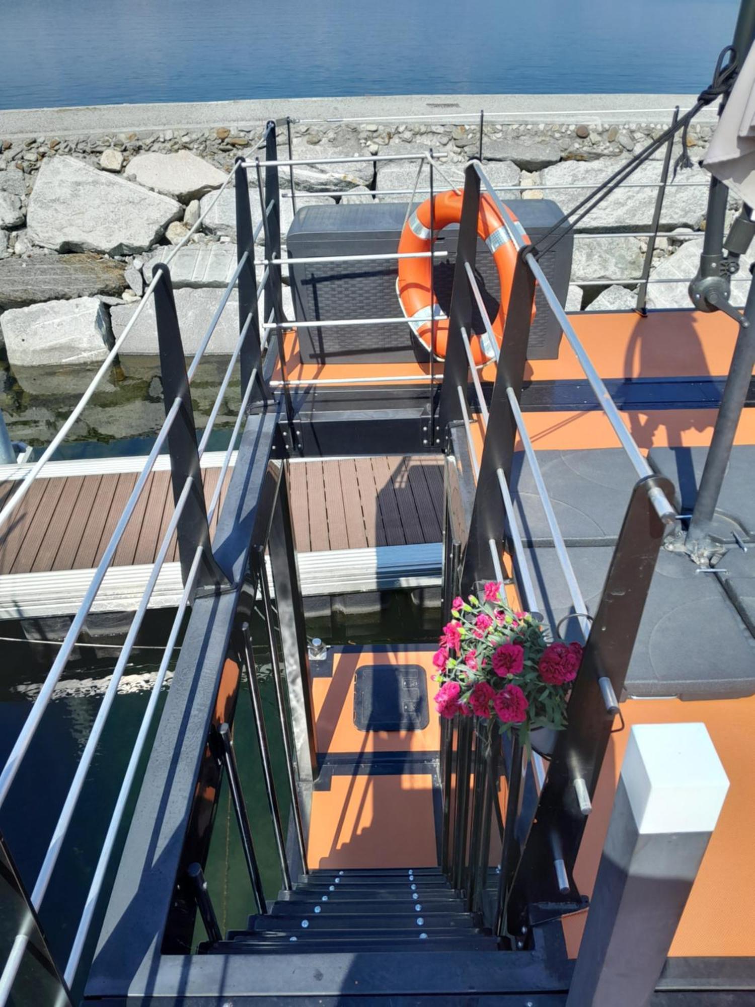 Floating Experience Black Pearl, Lago Maggiore Dormelletto Esterno foto