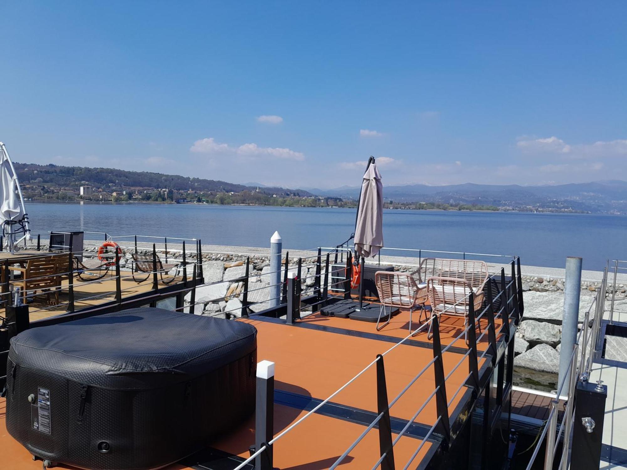 Floating Experience Black Pearl, Lago Maggiore Dormelletto Esterno foto