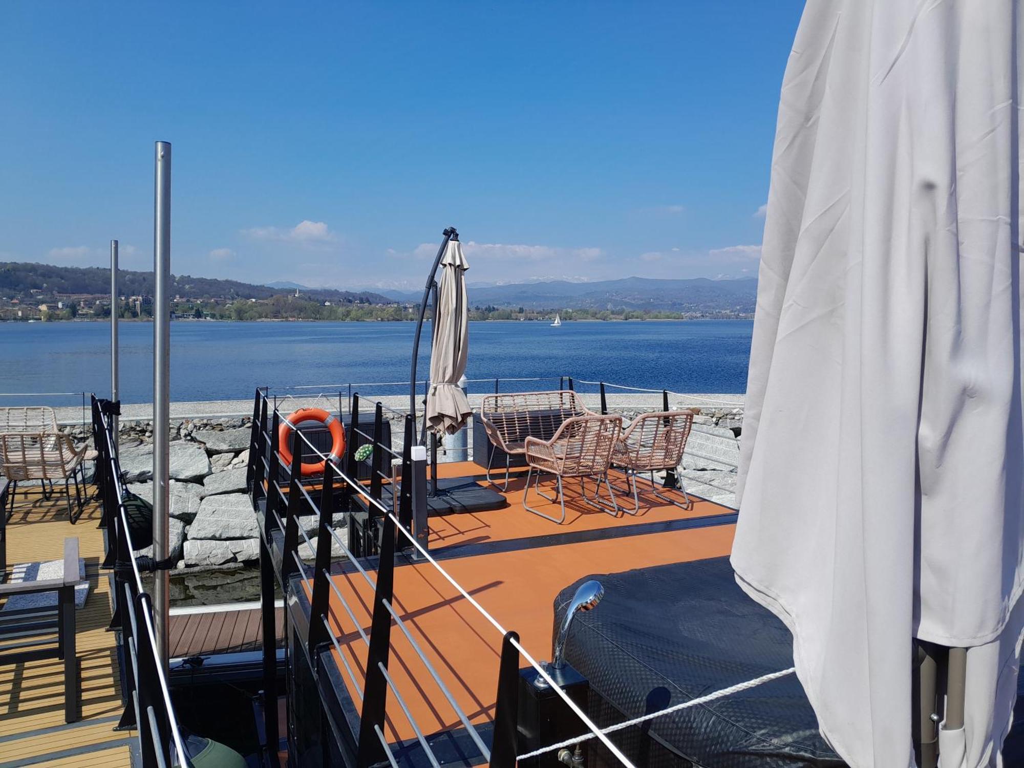 Floating Experience Black Pearl, Lago Maggiore Dormelletto Esterno foto