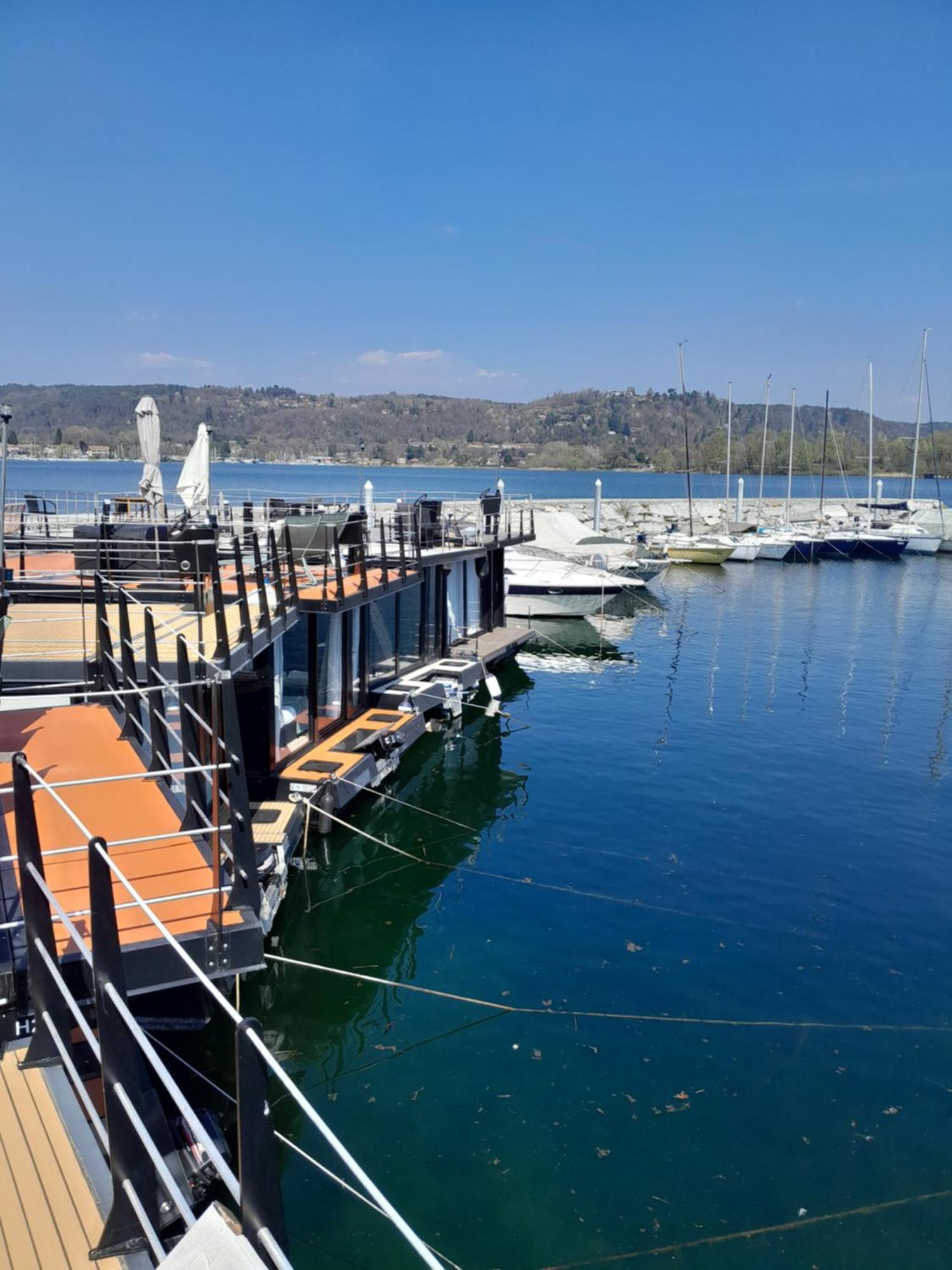 Floating Experience Black Pearl, Lago Maggiore Dormelletto Esterno foto