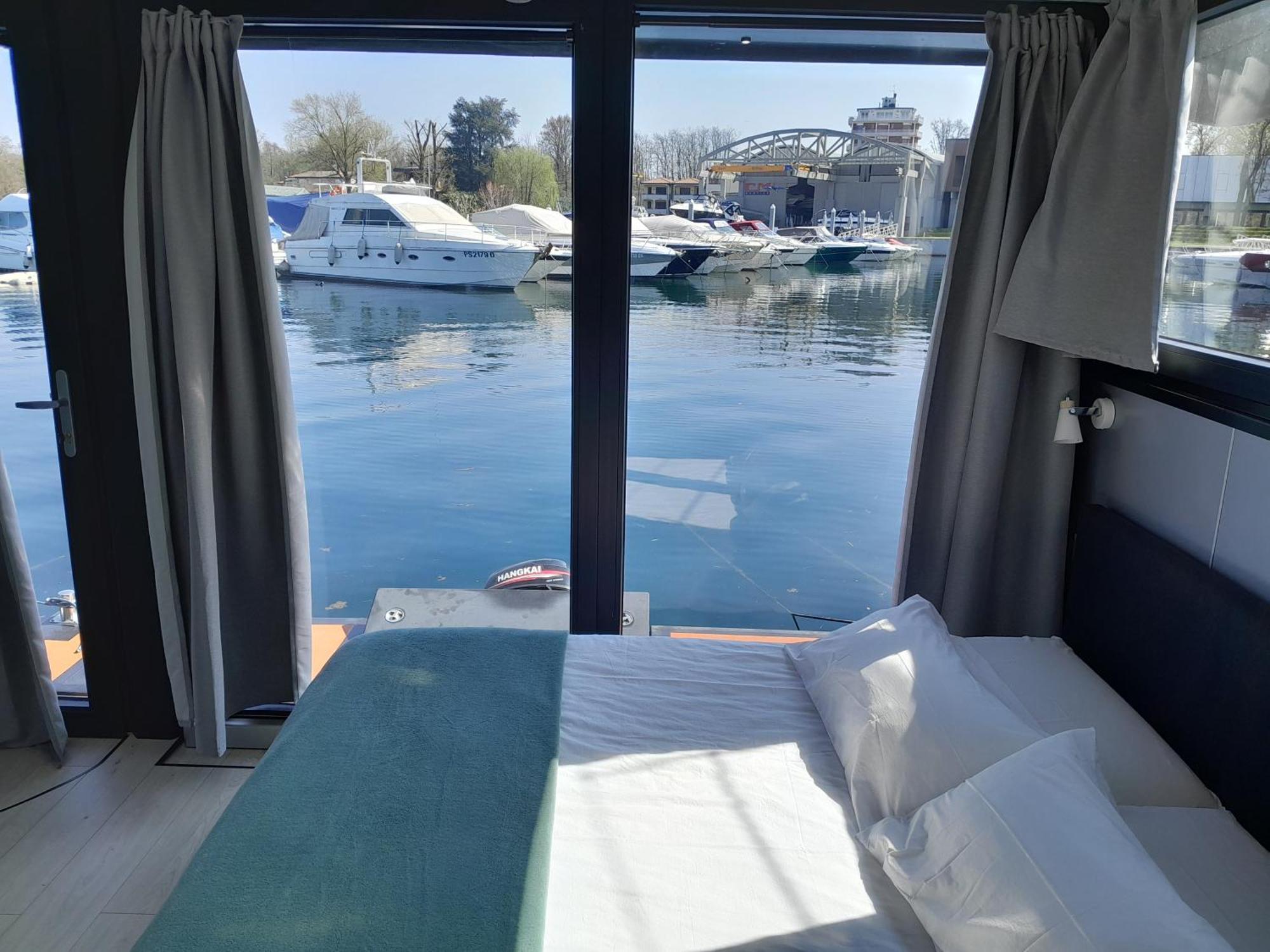 Floating Experience Black Pearl, Lago Maggiore Dormelletto Esterno foto