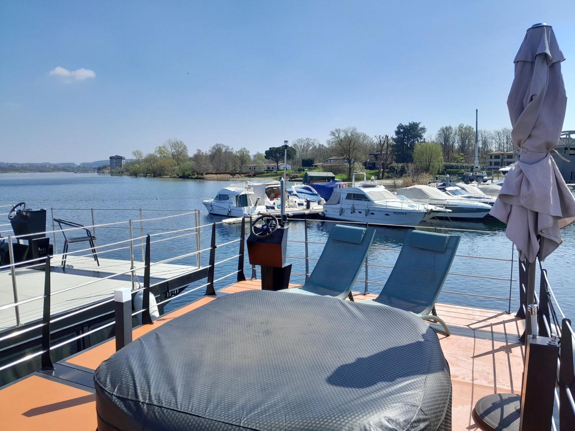 Floating Experience Black Pearl, Lago Maggiore Dormelletto Esterno foto