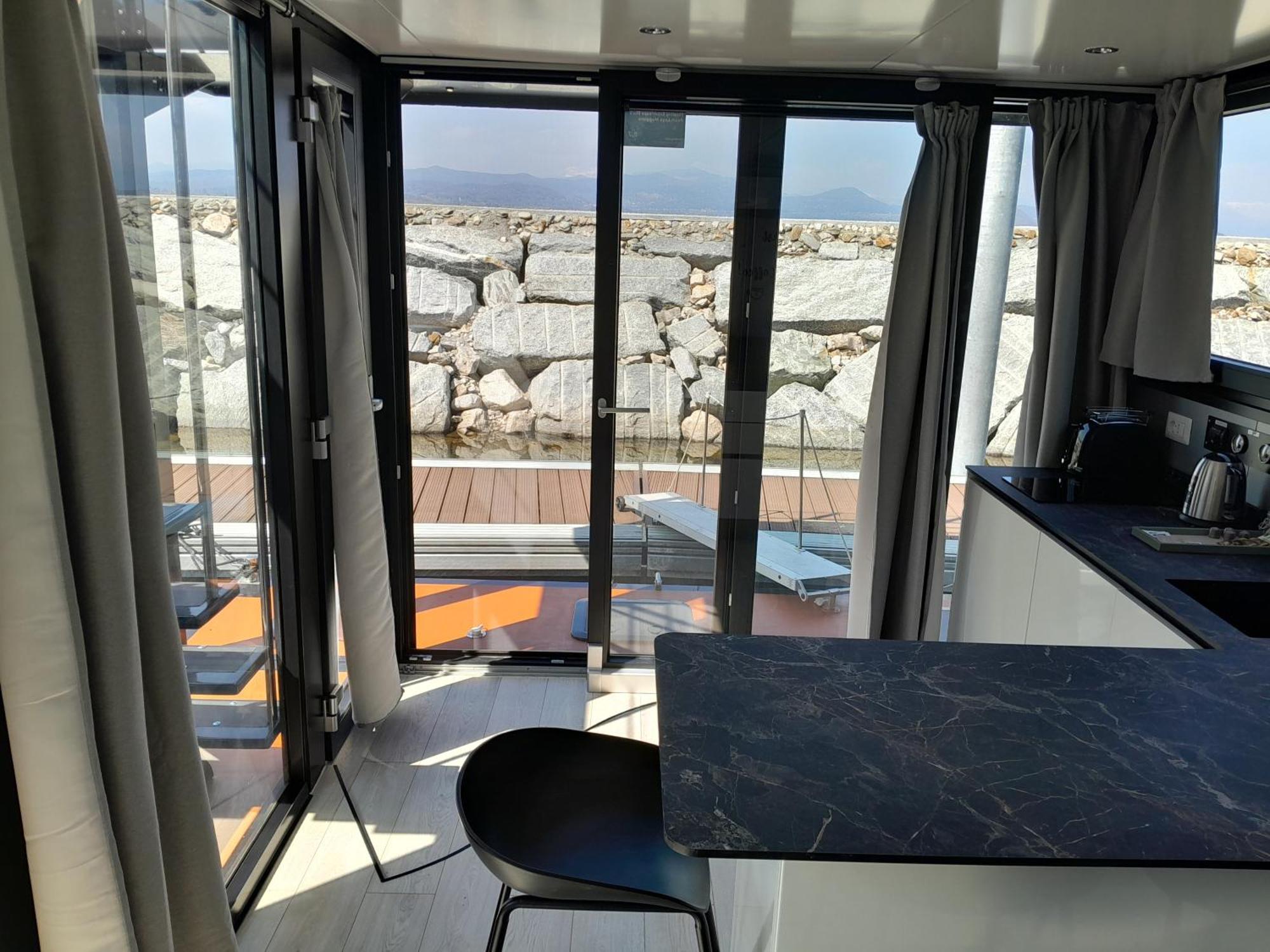 Floating Experience Black Pearl, Lago Maggiore Dormelletto Esterno foto