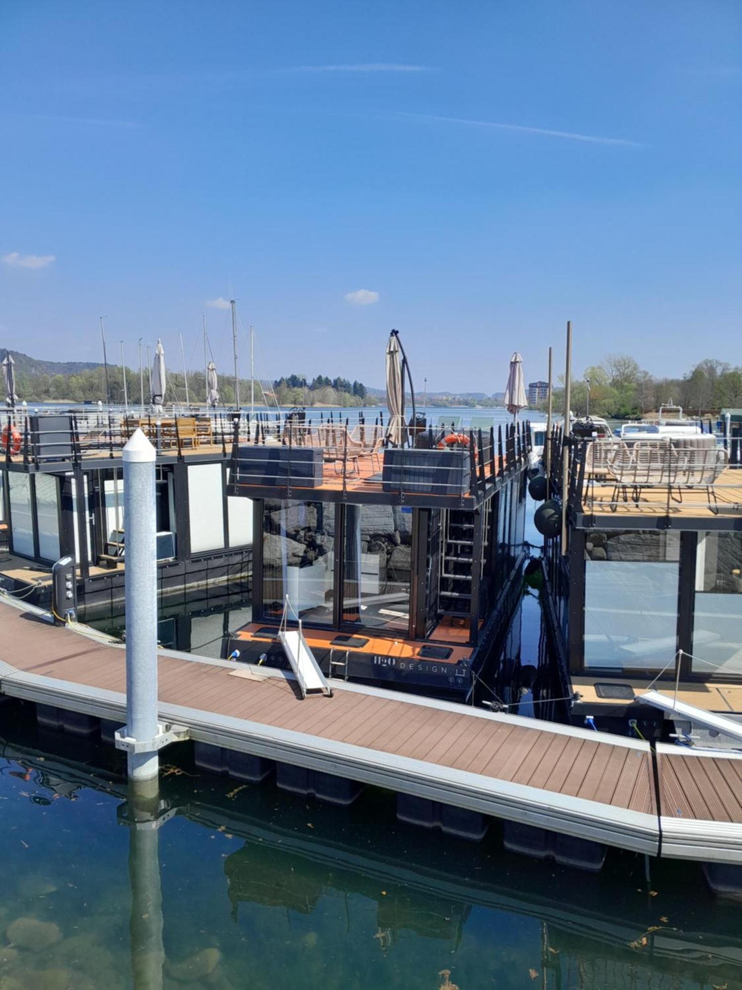 Floating Experience Black Pearl, Lago Maggiore Dormelletto Esterno foto