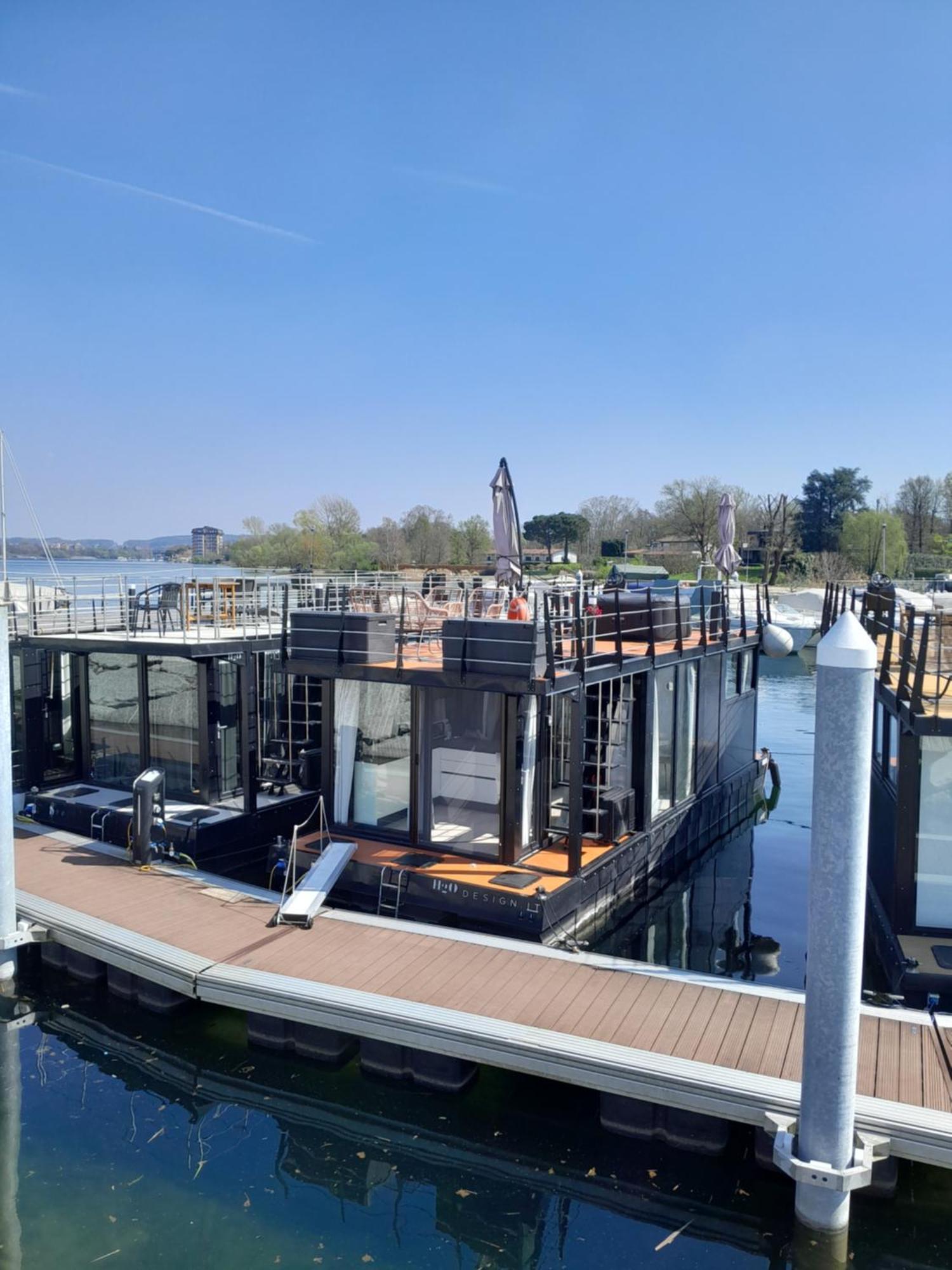 Floating Experience Black Pearl, Lago Maggiore Dormelletto Esterno foto