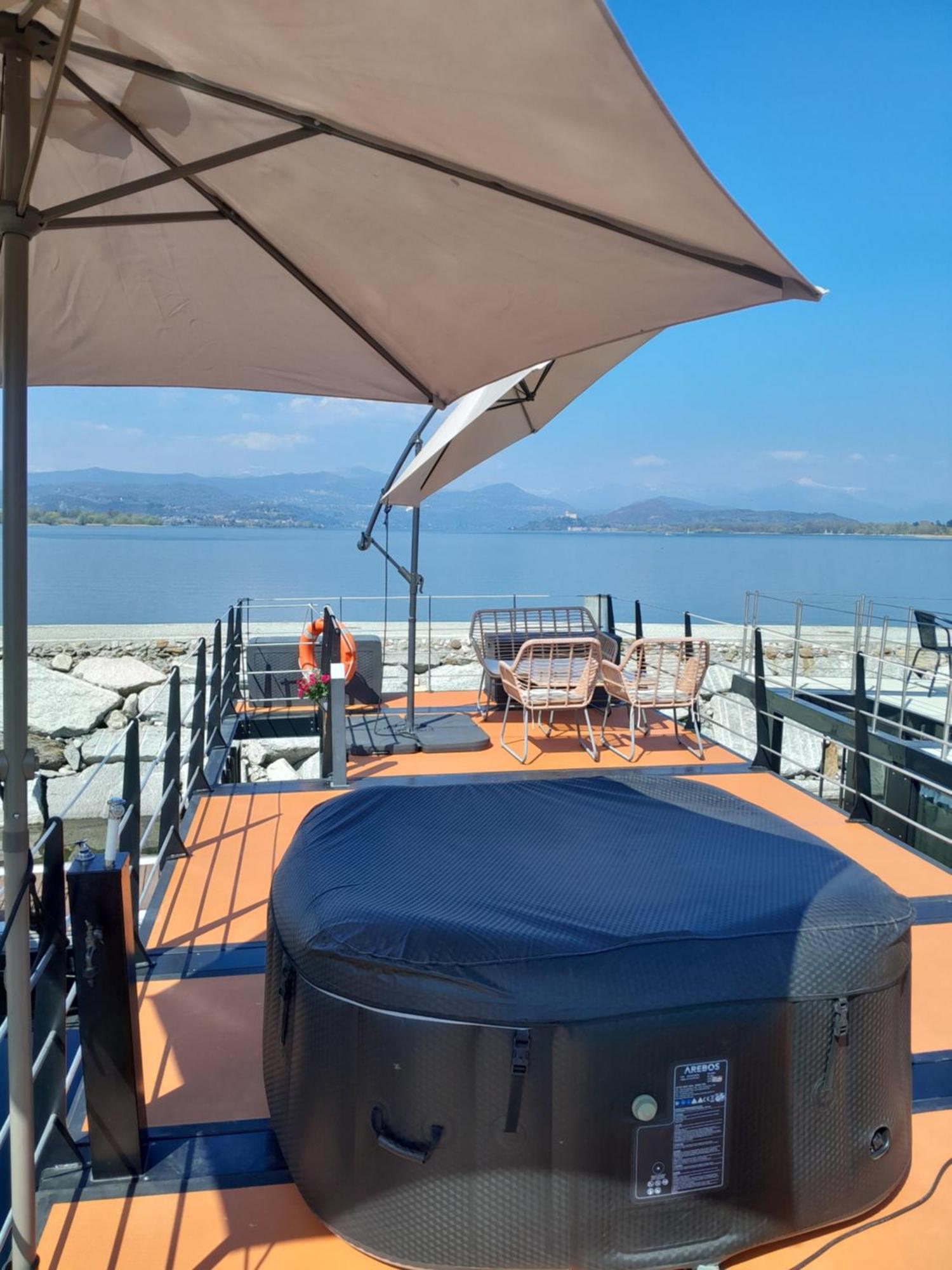 Floating Experience Black Pearl, Lago Maggiore Dormelletto Esterno foto